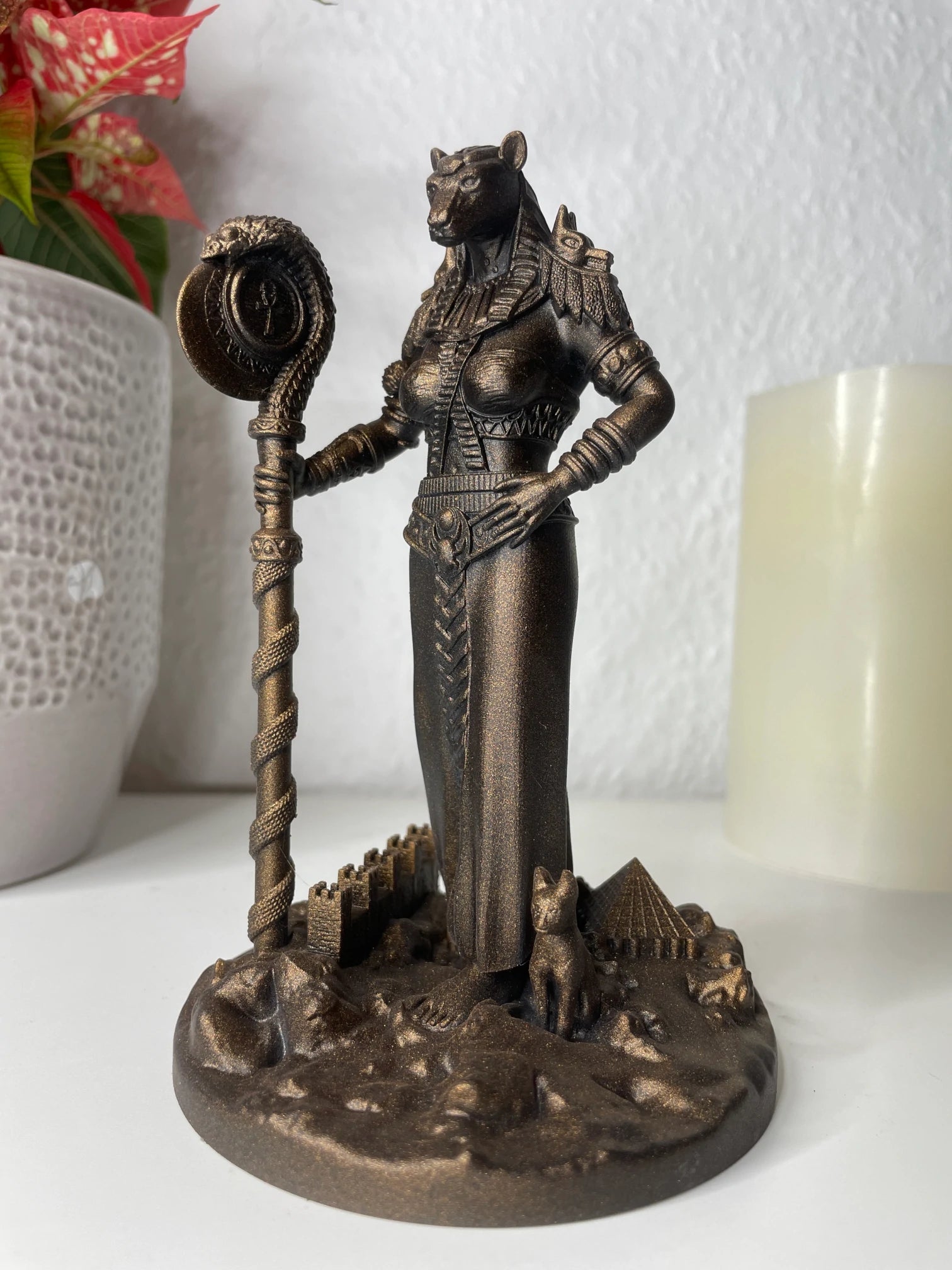 Statue der Bastet – Ägyptische Göttin des Schutzes, der Freude & der Katzen, Figurine Handbemalt – Altar Miniatur Dekoration