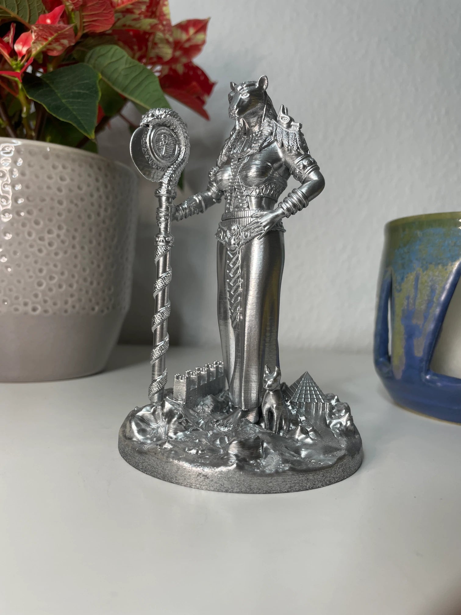 Statue der Bastet – Ägyptische Göttin des Schutzes, der Freude & der Katzen, Figurine Handbemalt – Altar Miniatur Dekoration